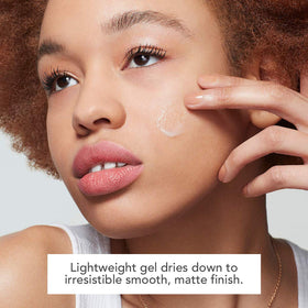 Dermablend Poresaver Matte Primer absorbs excess oil without drying the skin.