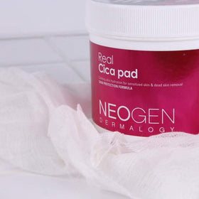 DERMALOGY Real Cica Pad on-hand demonstrates easy daily use.
