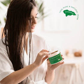 Dersie Batana Oil solid bar demonstrates convenient, residue-free application for daily use.