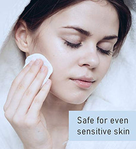 Diamond WipeEssentials close-up texture highlights oil-free, gentle cleansing.