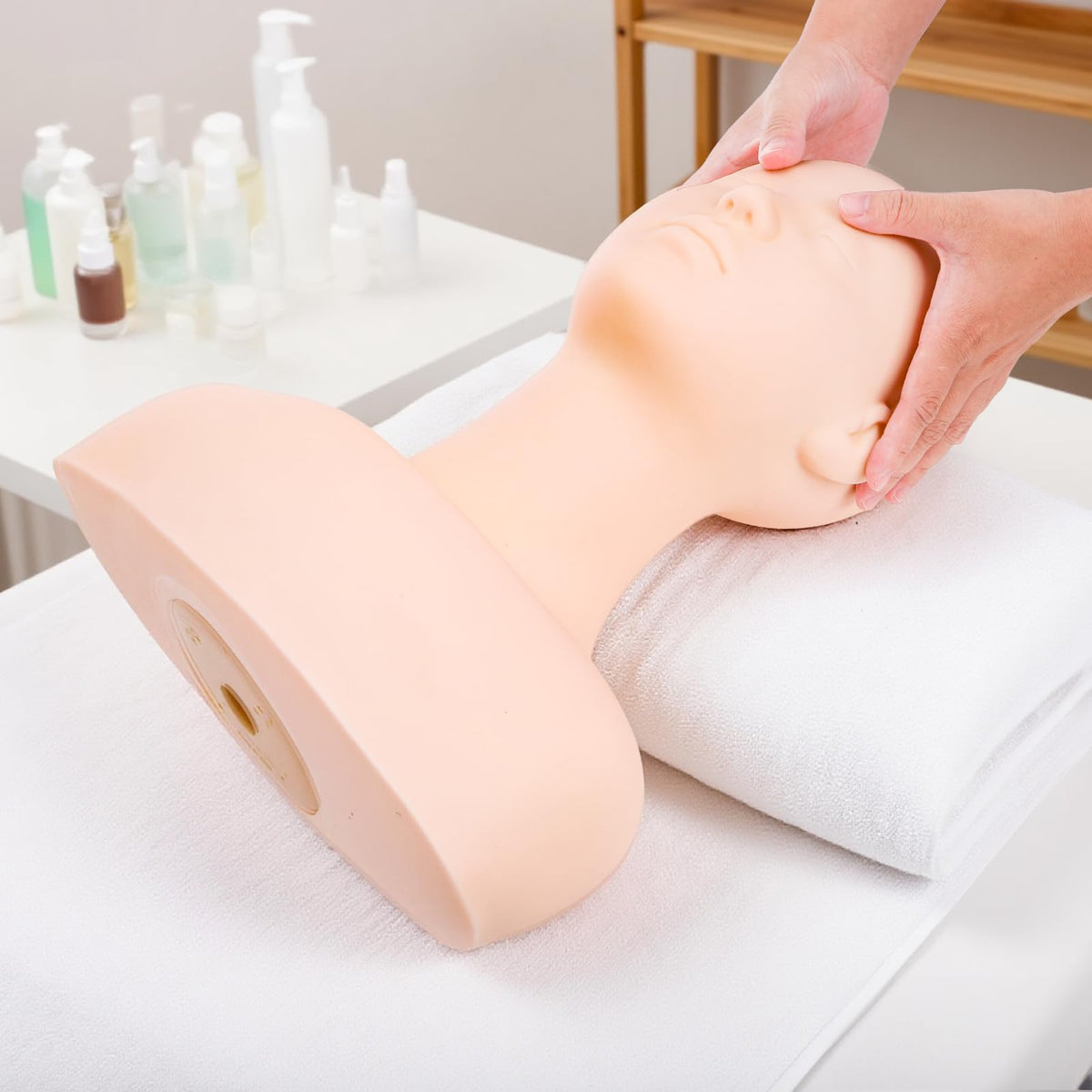 Dicunoy lash-extensions practice head for accurate placement and shaping practice.