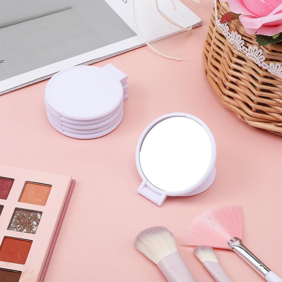 Dimeho flip-top design mirror enables easy open-and-use access.