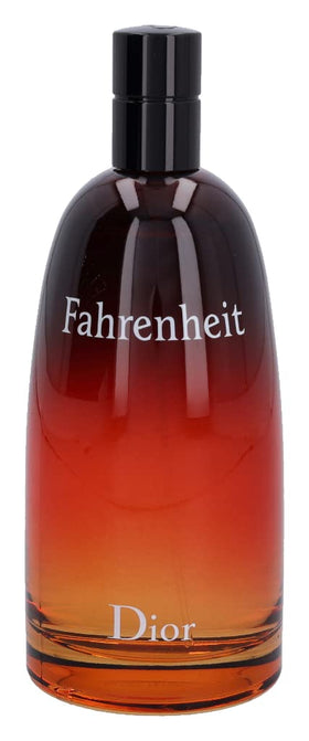 Dior Fahrenheit spray action demonstrates a balanced mist for daily wear.
