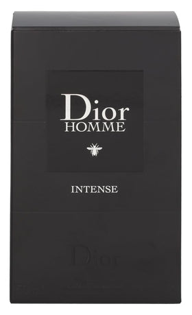 Dior Homme Intense spray action illustrating easy, elegant application.