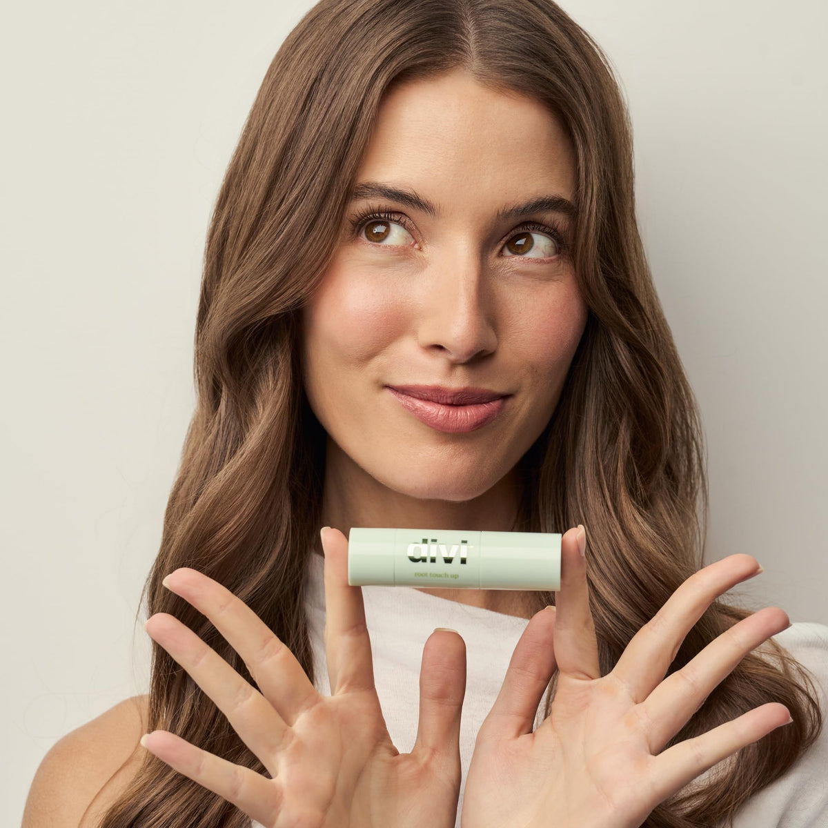 Divi Root Touch-Up Powder available in five shades for versatile matching