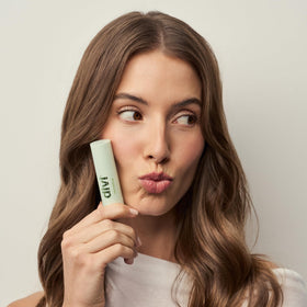 Divi Root Touch-Up Powder is suitable for both men and women to refresh roots.