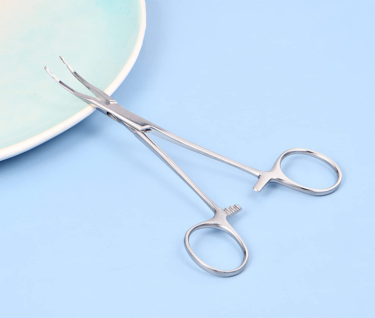 Packaging sachet for DJCIW dermal anchor tool with traceability sticker.