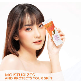 Close-up of SPF25 lotion texture for smooth daily hydration.