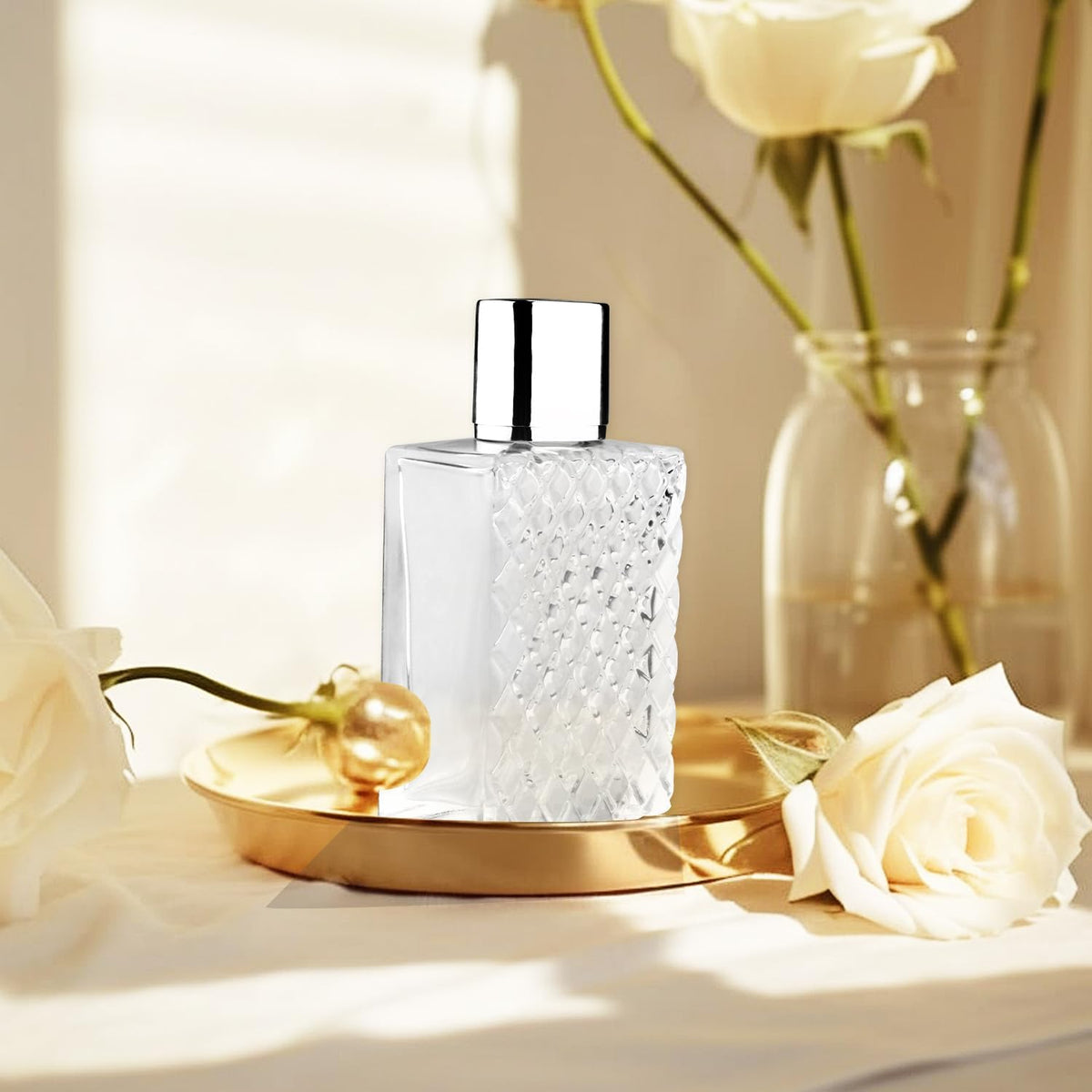 DMuuuDM versatile spray bottle suitable for essential oils and perfumes.