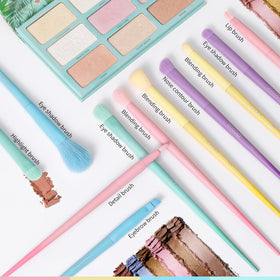 Docolor synthetic-fiber bristles ensure vegan-friendly performance.