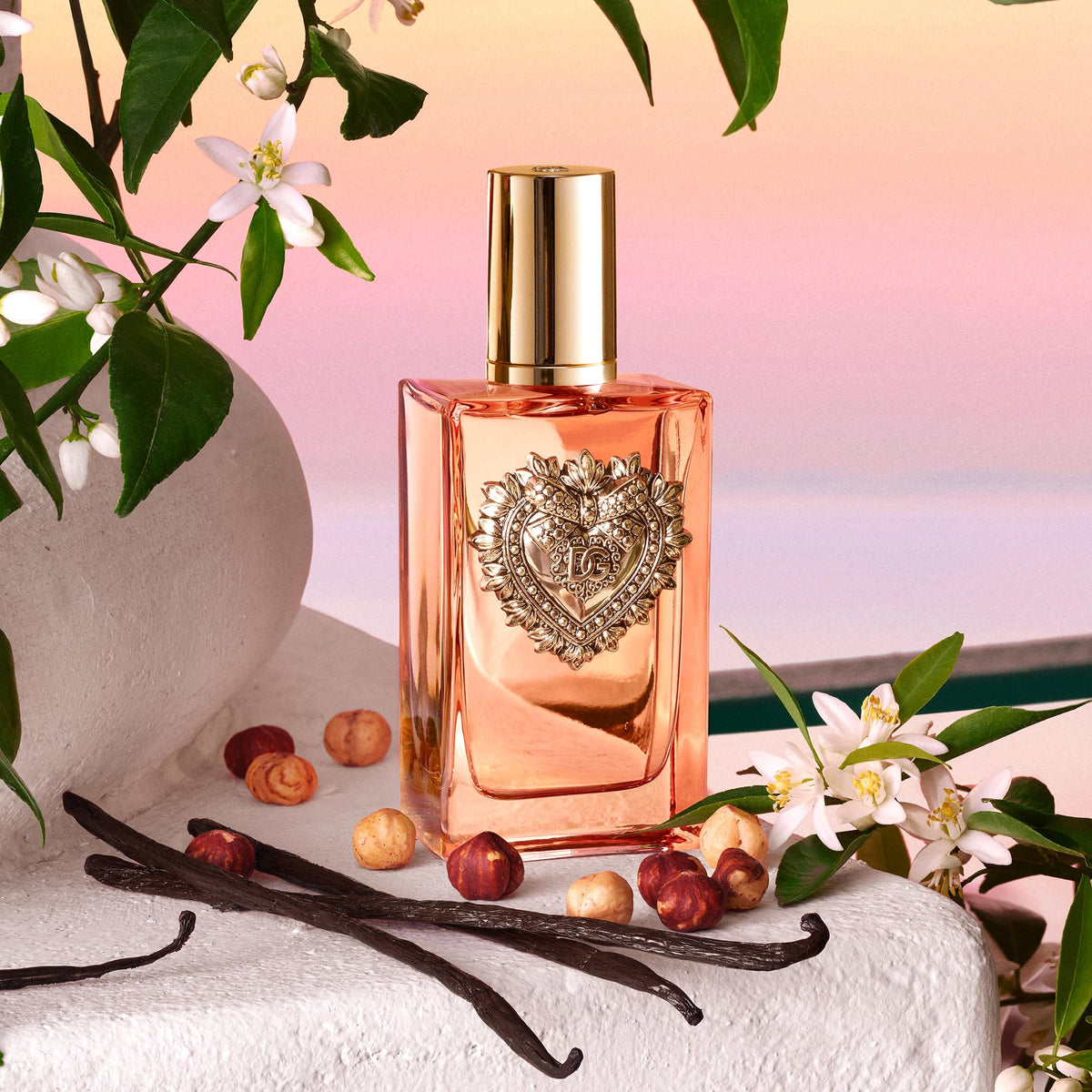 Devotion Intense spray close-up, ideal for confident daily wear