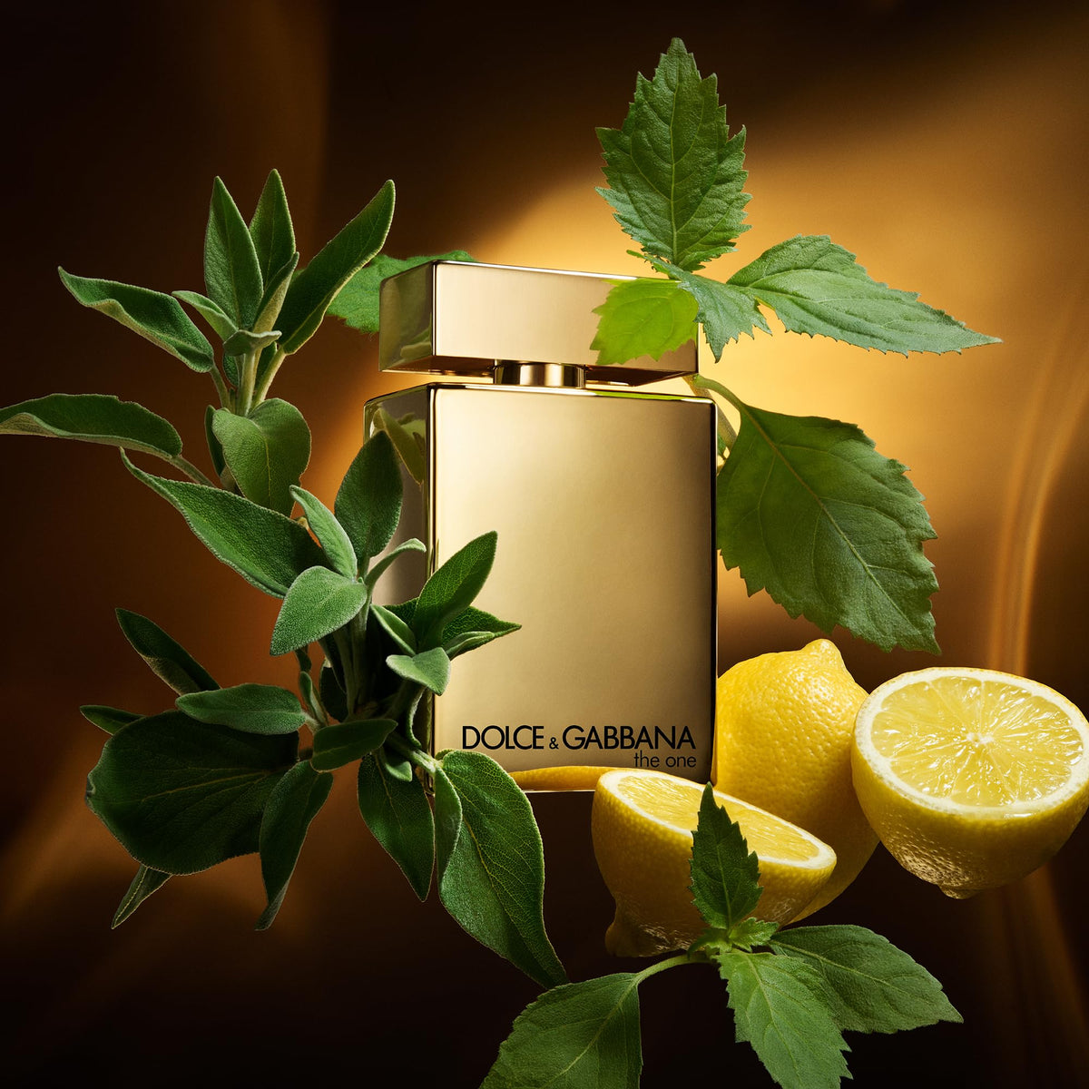 Dolce&Gabbana The One Gold for Men Intense bottle cap highlights premium detailing