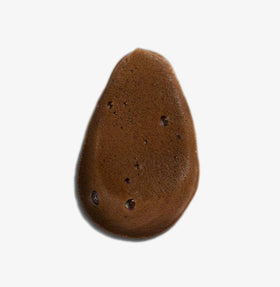Dolce Glow Lusso Mousse application enabling an even bronze finish