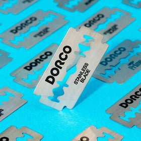 Dorco ST301 Platinum Extra blade edging closeup shows precision.