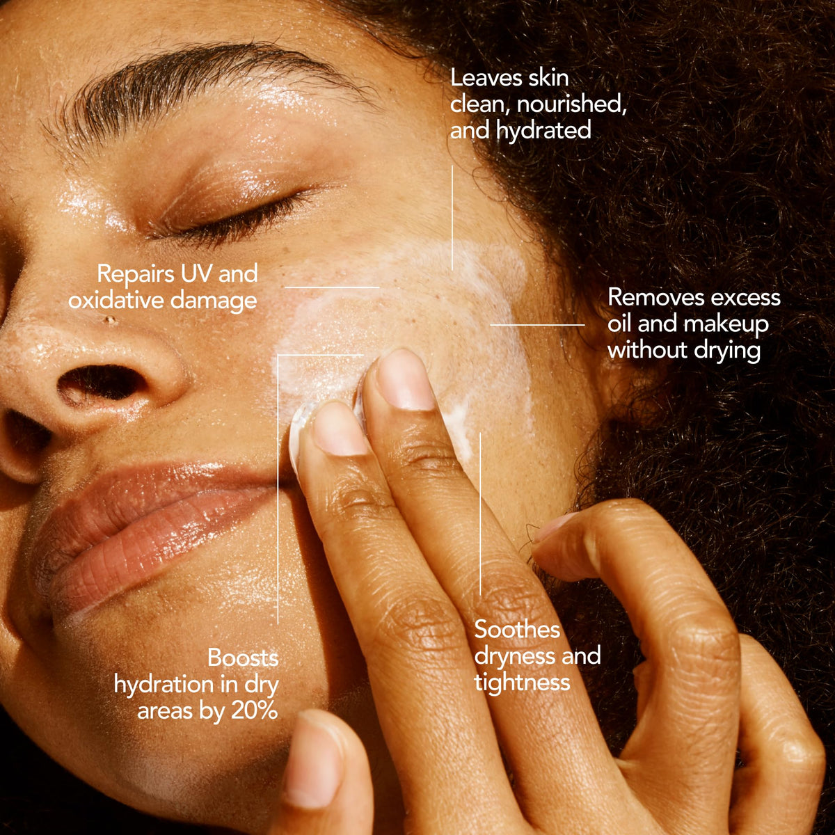 Doré Le Cleanser gel-to-milk foam rinse for effortless cleansing.