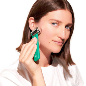 Doré Skin Refresh Ice Roller complements other skincare tools.