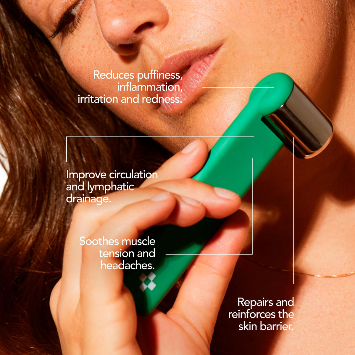 Doré Under-Eye Ice Roller brightens and cools tired eye areas.