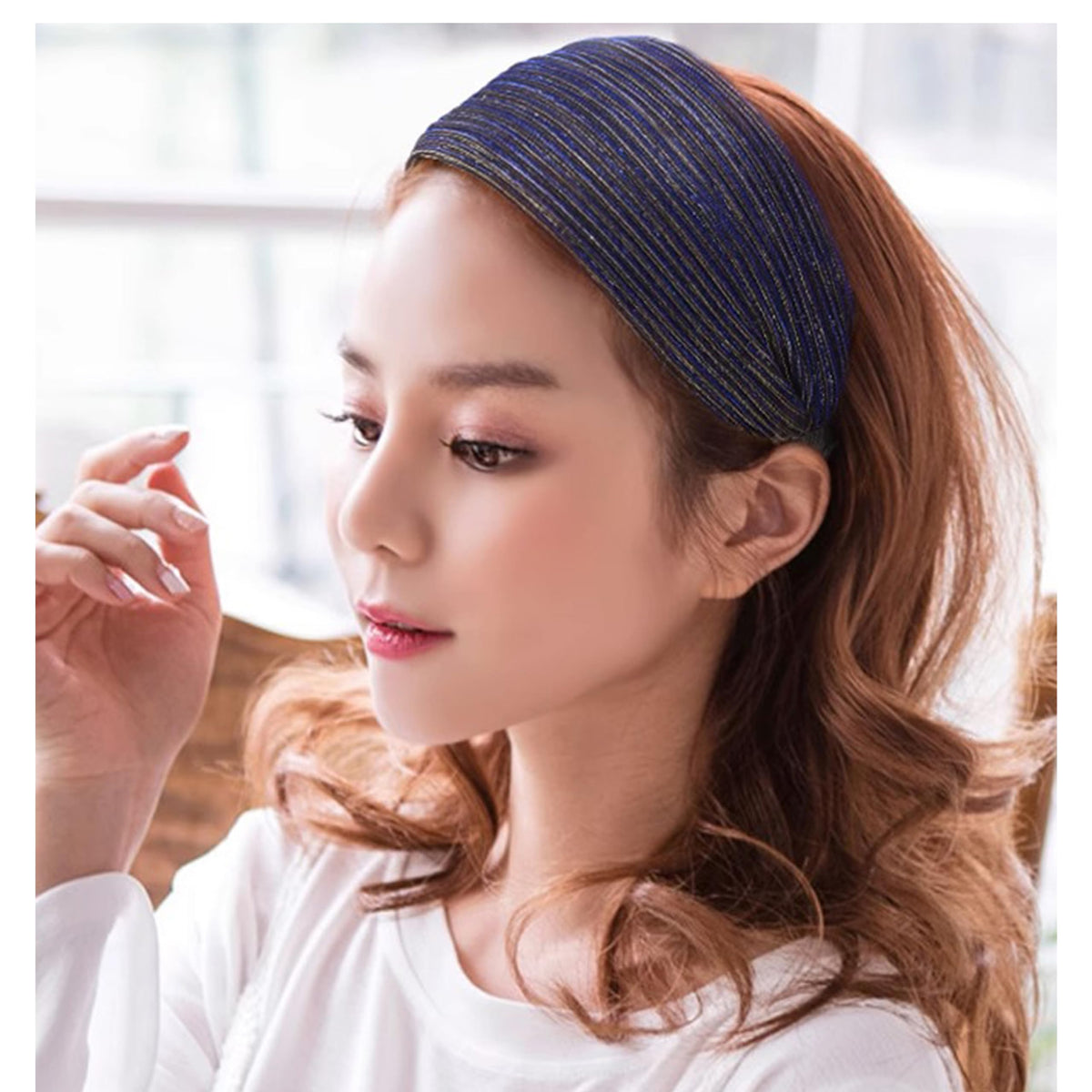 DORIS&JACKY headband color-2 adds subtle shine to evening looks