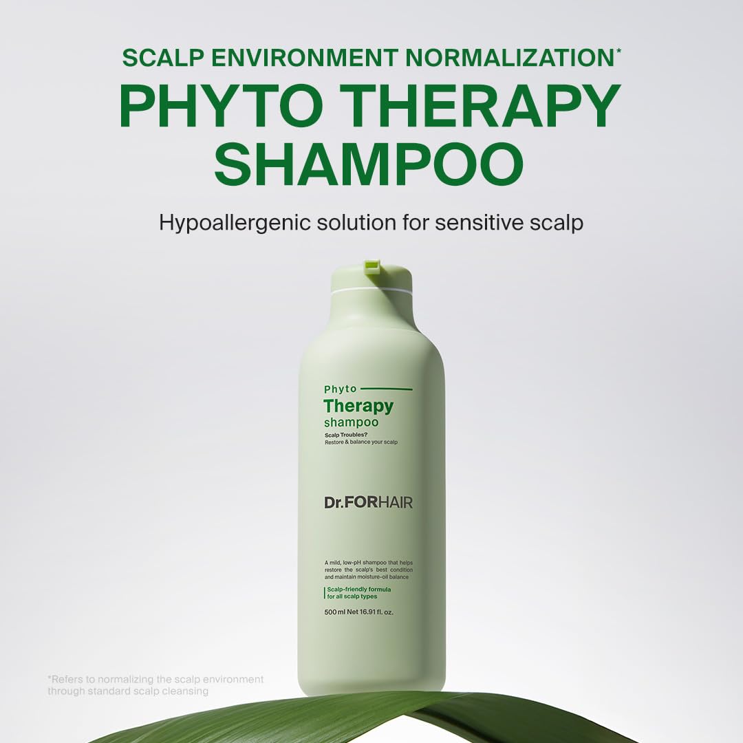 DR.FORHAIR Folligen shampoo foam demonstrates gentle cleansing without stripping moisture.