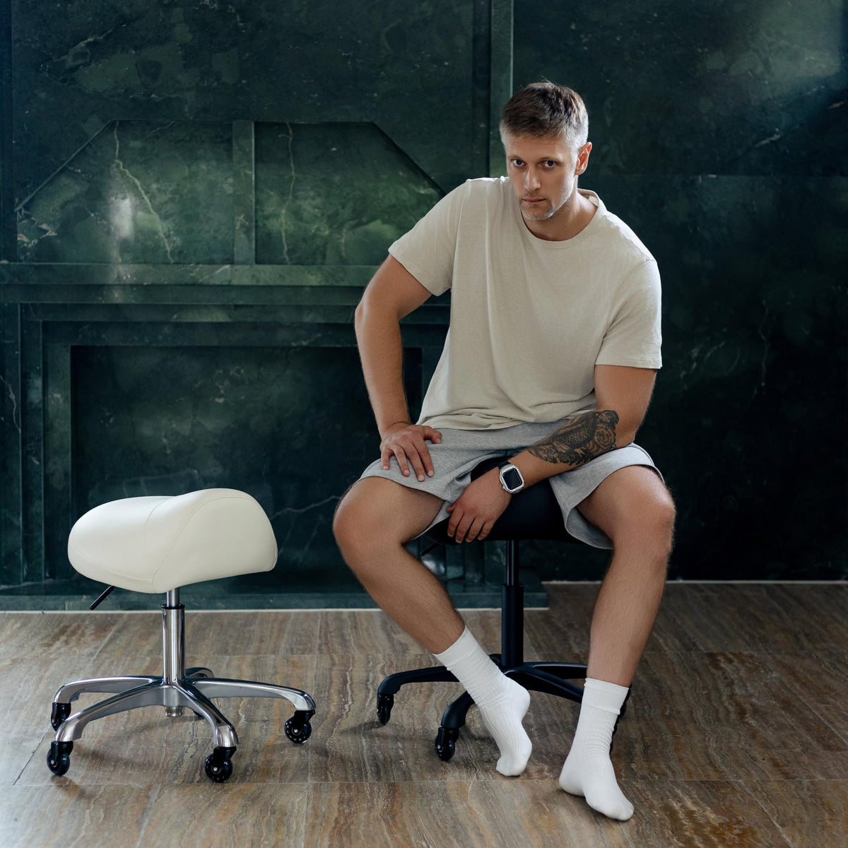 DR.LOMILOMI stool displayed in a clinic setting