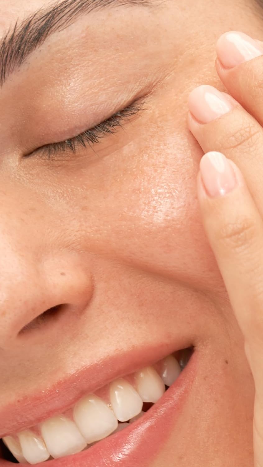 Dr. Loretta algae extract illustration emphasizes peptide-powered skin support and antioxidant protection.