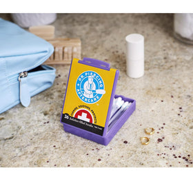 DR. PIERCING AFTERCARE Provitamin B5-infused swabs provide gentle hydration.