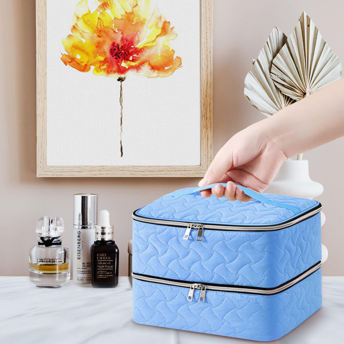 DreamGenius Nail Polish Organizer Case neatly separates manicure tools and bottles.