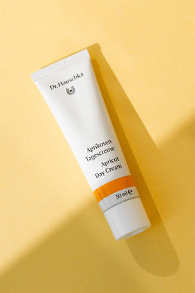 Dr Hauschka Apricot Day Cream application on skin shows fast absorption