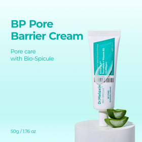 Texture close-up illustrating smooth, easy application for pore care and elasticity.