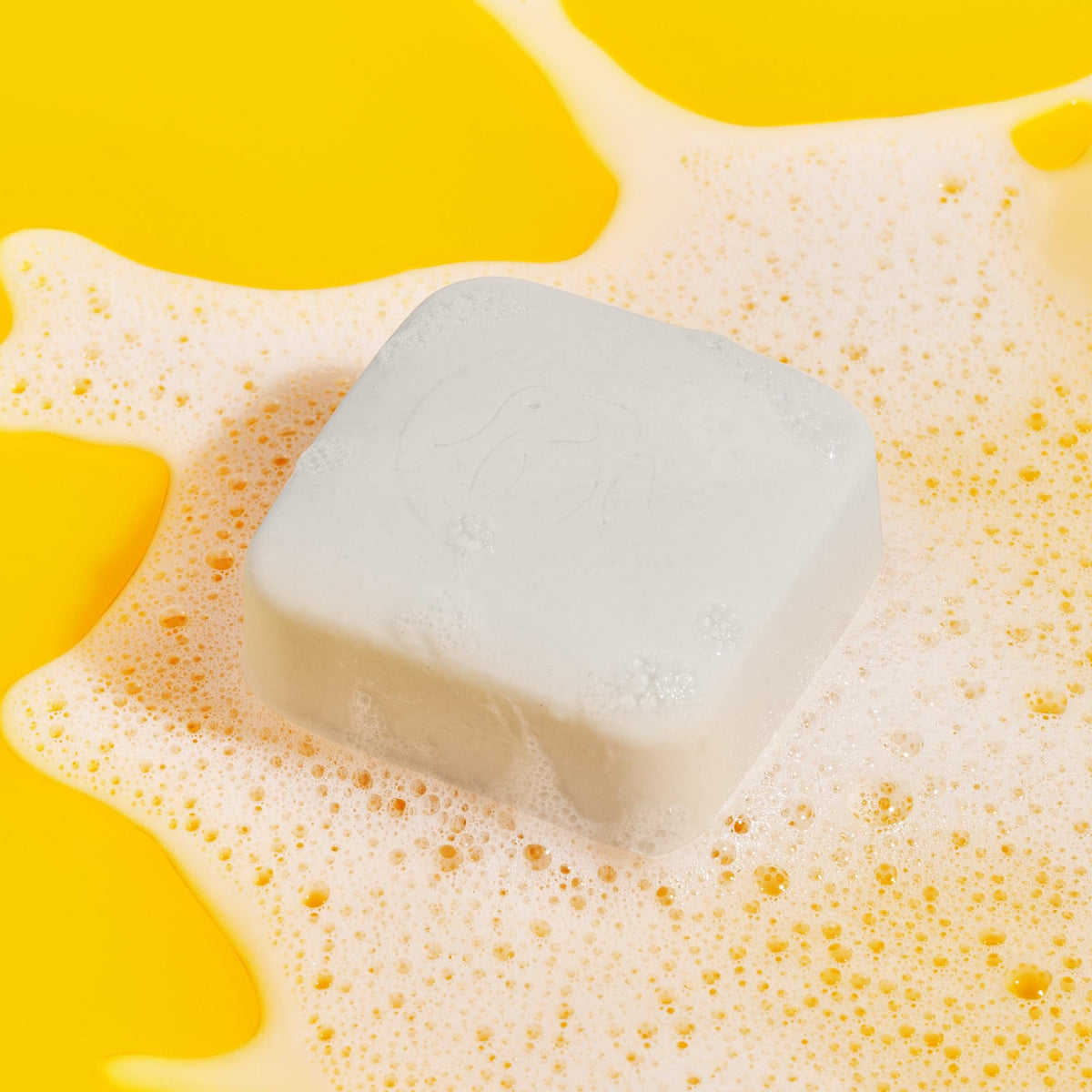 Close-up of Pekee Bar ingredients: blueberry extract, honey, marula
