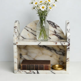 A refined gift for housewarmings, birthdays, or special occasions.