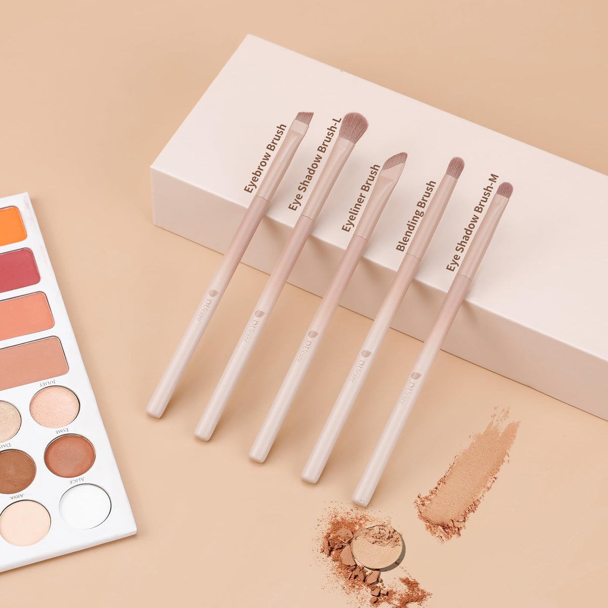 DUcare coffee series eyeshadow brush enables seamless pigment blending