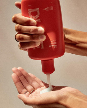 DUNE SUNCARE Lifeguard Aloe Vera Gel on beach scene for post-sun hydration