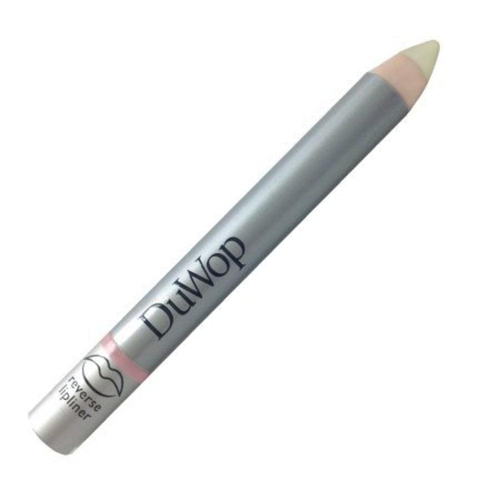 DuWop Reverse Lipliner nude Defines lips without visible edge.