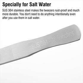 DXOBAY extended-length tweezers offer extra distance for safe reptile handling