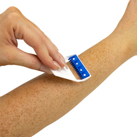 Dynarex Gallant prep razor suitable for bulk hospital or clinic orders.