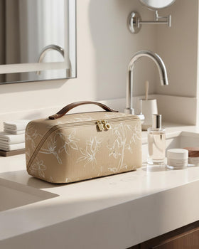 EACHY bag is ideal for weekend getaways and hotel stays.