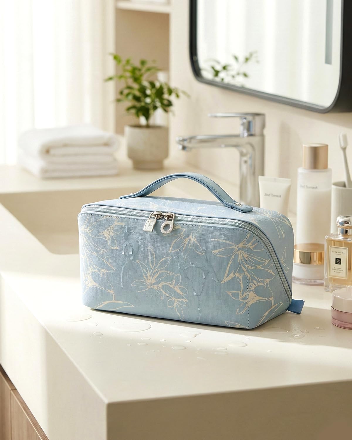 Full-open top offers a clear, instant view of all items.