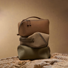 Eachy Travel Makeup Bag gift-ready design suits travelers and beauty lovers.