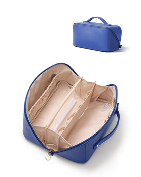 Eachy travel makeup bag with waterproof material and a handle for easy carry.