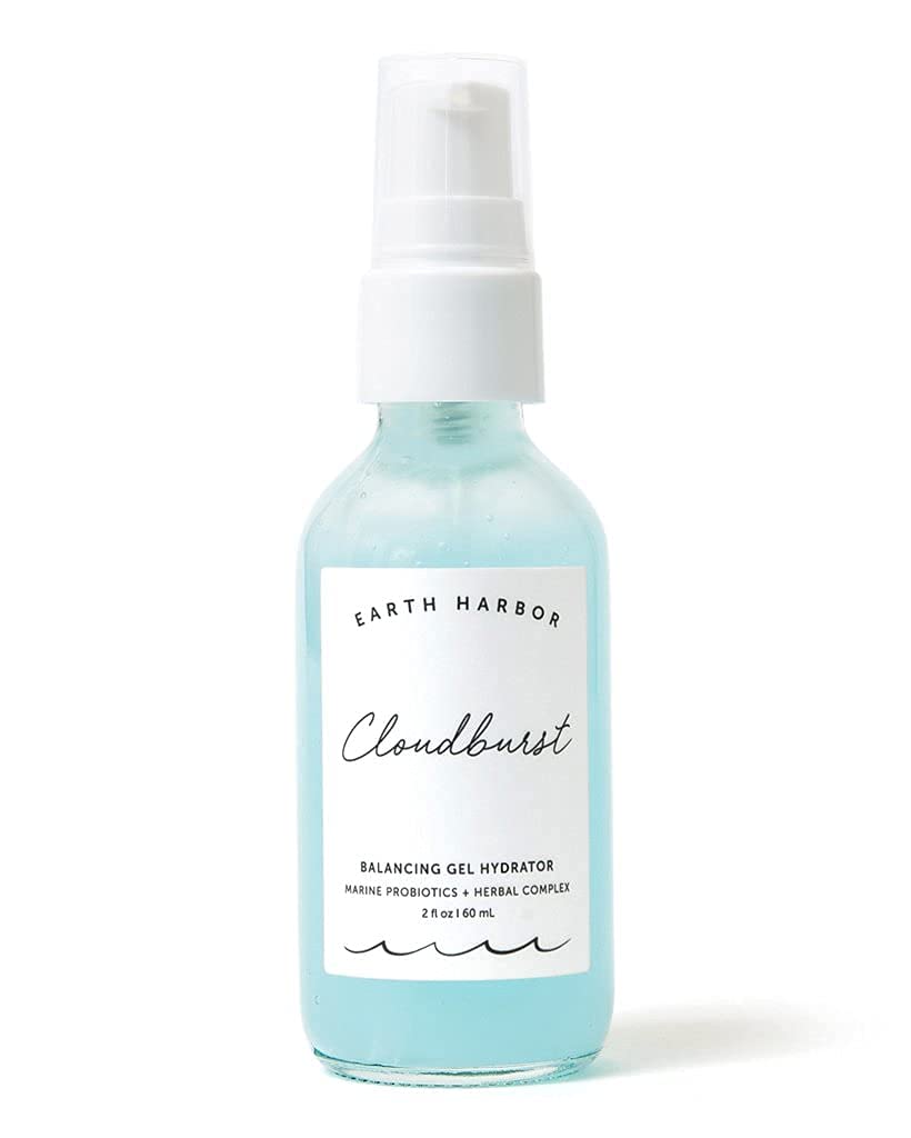 Earth Harbor Cloudburst bottle pour demonstrates lightweight hydration for daily use