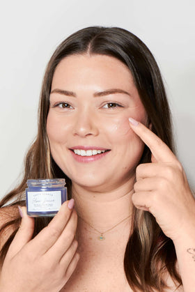 Glow Juice gel texture close-up highlights cooling, gentle exfoliation.