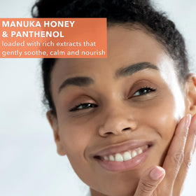 Earth To Skin Manuka Honey Serum pump in action delivering lightweight hydration.