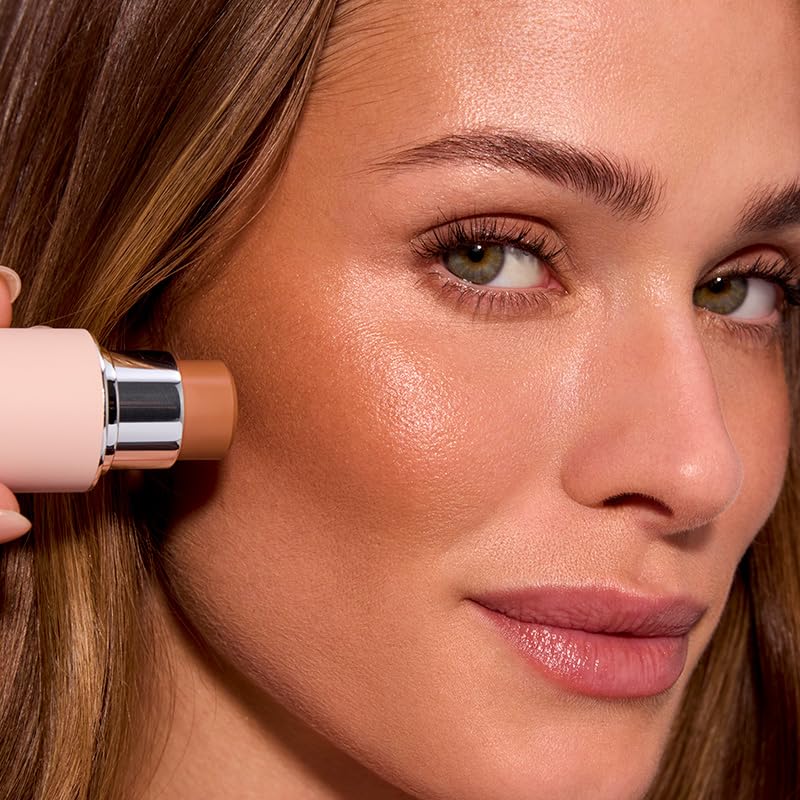 EarthsCure Beach Bronze packaging demonstrates portable, travel-friendly makeup solution.