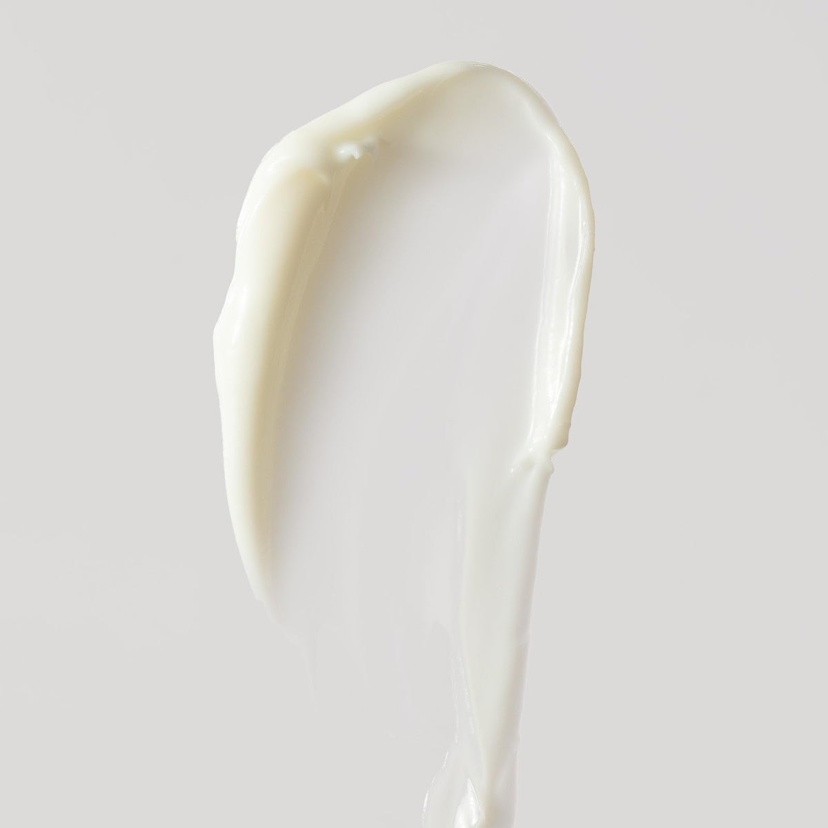 EarthsCure Hyaluronic acid balance aspect illustrated through glow-friendly finish