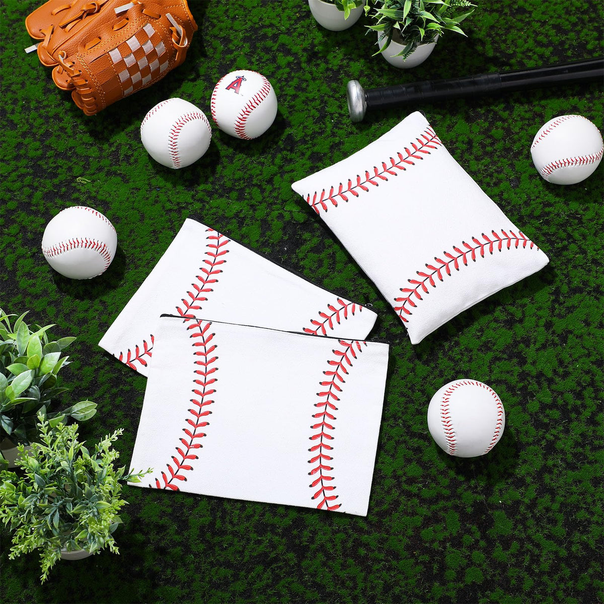 Eccliy baseball canvas makeup bag pattern, easy to clean after travel and practice.