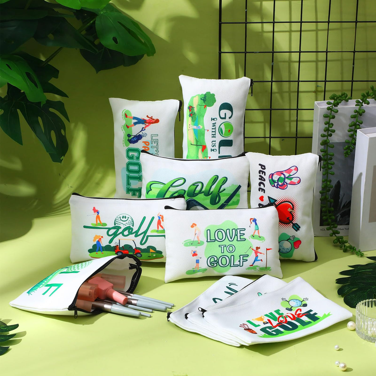 Eccliy multi-use pouches illustrating versatile storage for cosmetics and small items