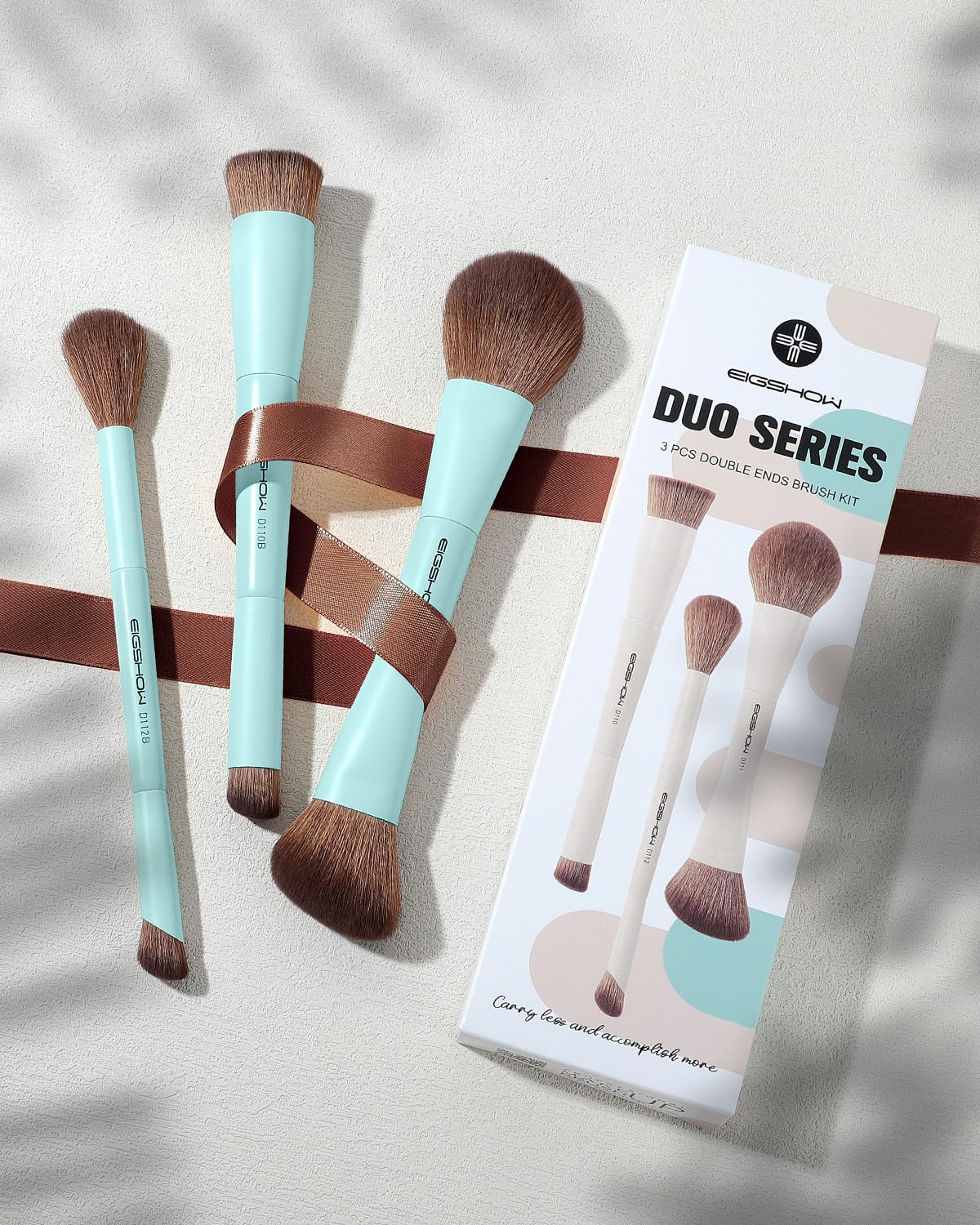 EIGSHOW travel friendly brush set keeps essentials organized