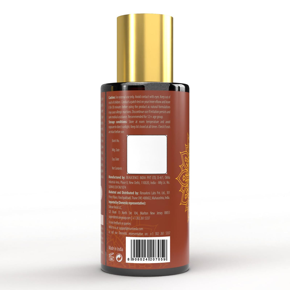 Scalp application of EKMIVEDA Castor Rosemary Oil during routine.