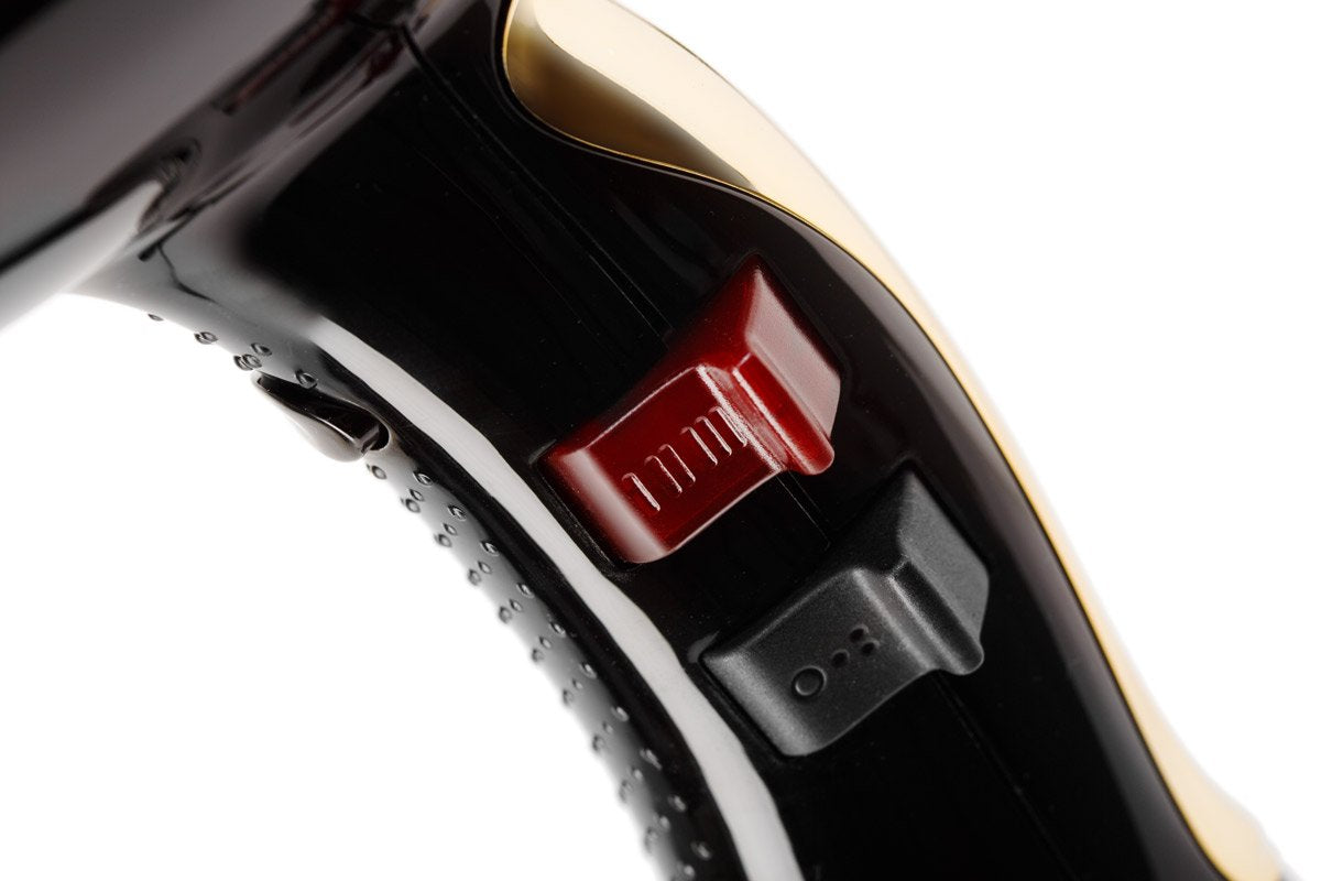 Elchim 3900 ergonomic handle improves grip during styling.